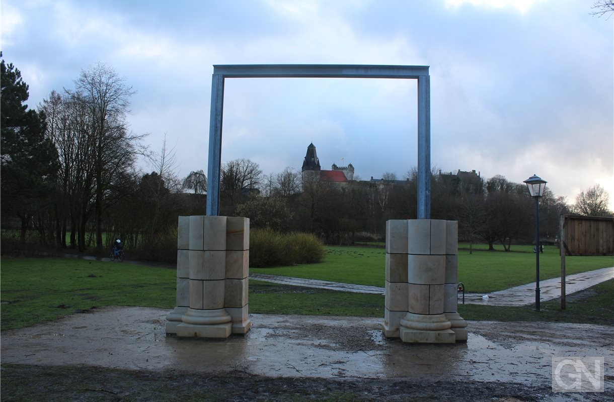 Das Bata­via-Por­tal im Bent­hei­mer Schloss­park wächst